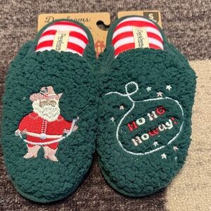 Dearfoams Festive Green Cowboy Santa Slippers